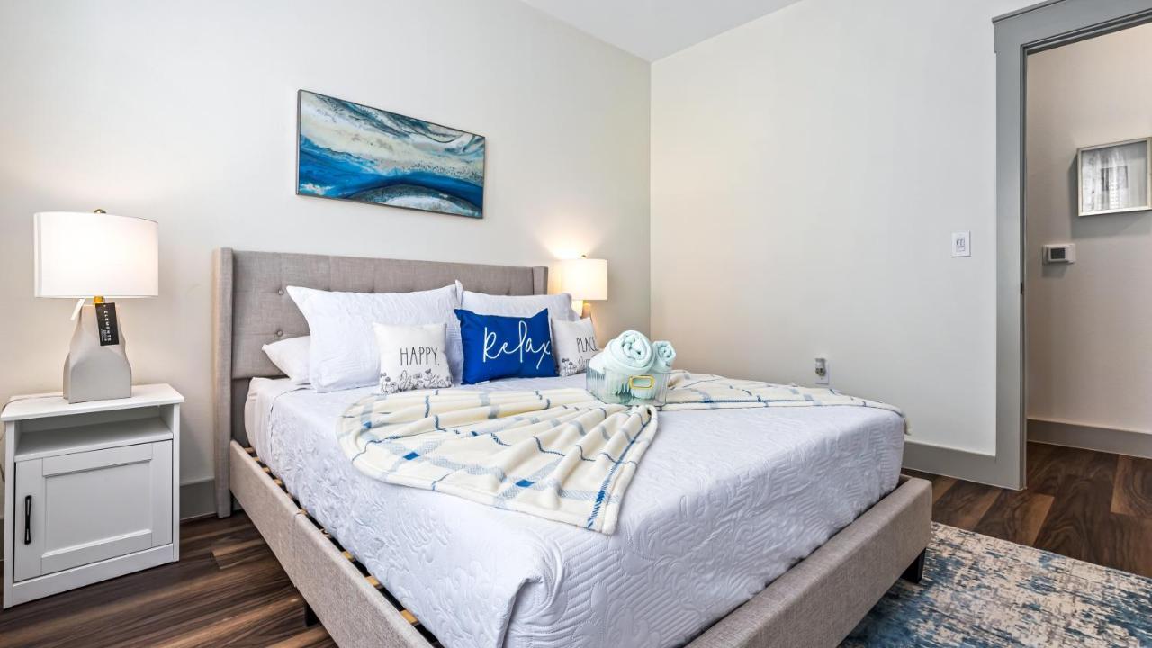 Cozy Retreat-Free Reserved Parking-Pool Addison Exterior foto